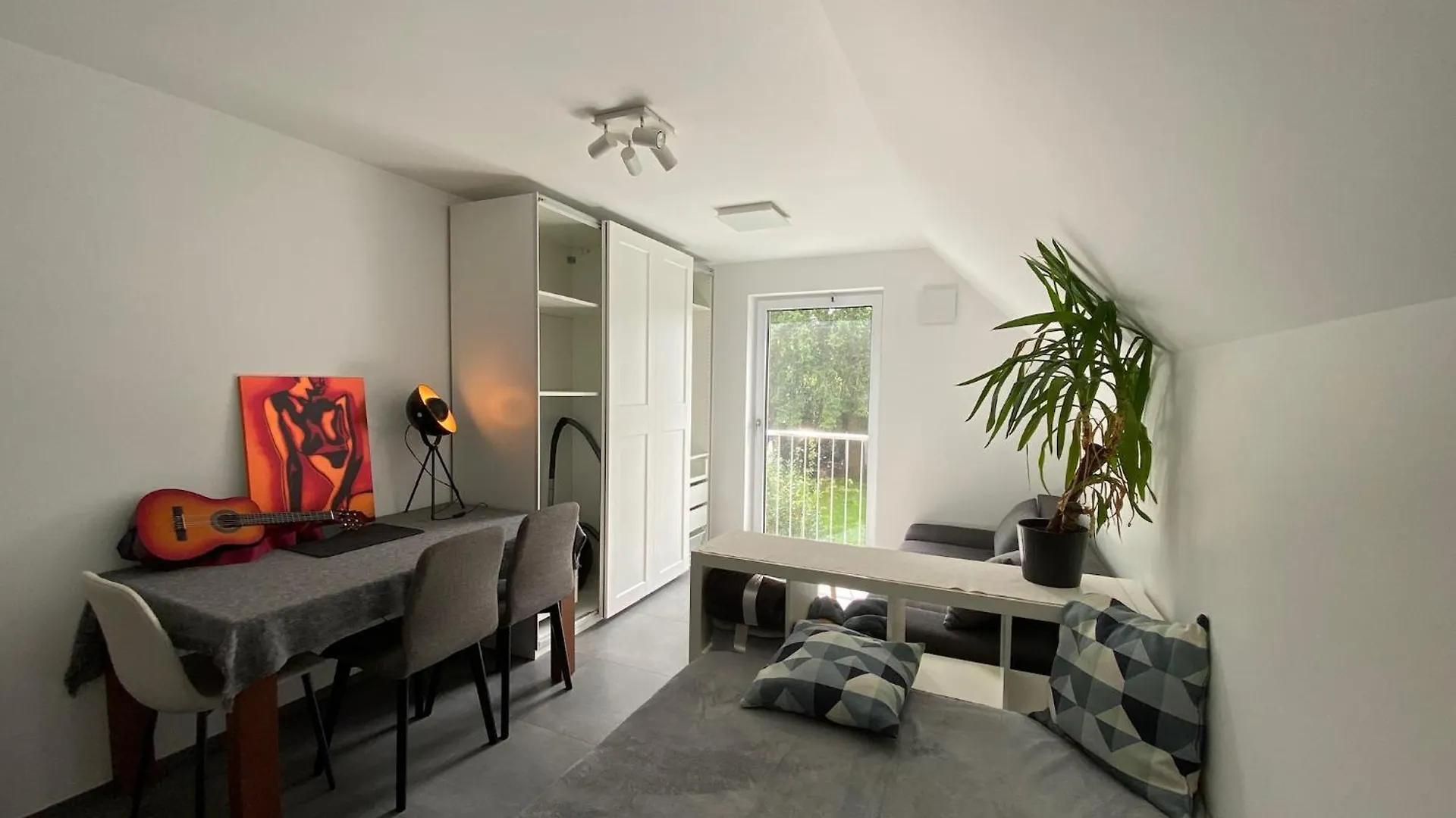 Jay Bird House Bed & Breakfast Munich
